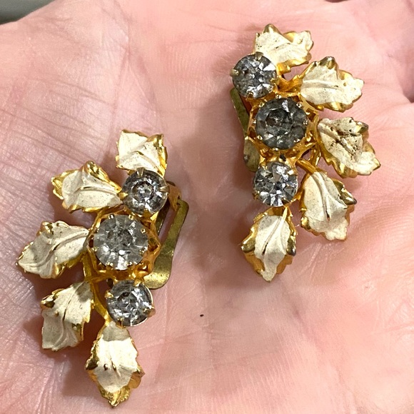 Vintage 1960’s Austrian Made Rhinestone Clip on Earrings - Picture 9 of 9